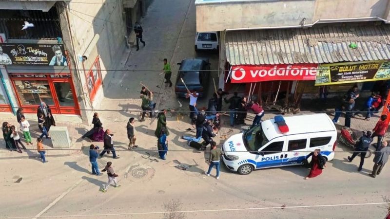 Şanlıurfa'da taşlı sopalı kavga kamerada