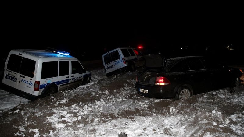 Kayseri'de kısıtlamayı delen 3 kişi, 40 kilometrelik kovalamacada yakalandı