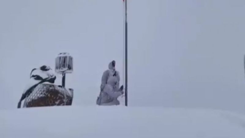 Mehmetçik, Stine Üs Bölgesi’nde bayrak değişimi yaptı