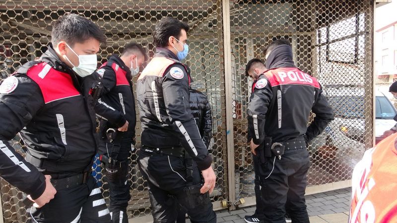 Bursa'da polisi görünce kaçan ikili asker kaçağı çıktı