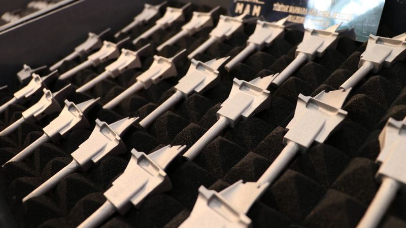 TÜBİTAK'ta üretilen ilk set tek kristal türbin kanatları teslim edildi