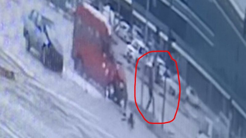 Bursa'da yaya geçidinde ölümden kıl payı kurtuldu