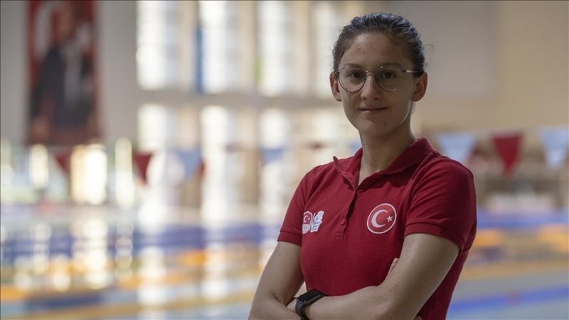 Milli yüzücü Beril Böcekler olimpiyat barajını geçti