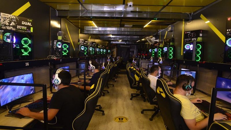 İnternet kafeler açılacak mı? Oyun salonları, internet ve playstation kafeler ne zaman açılacak?