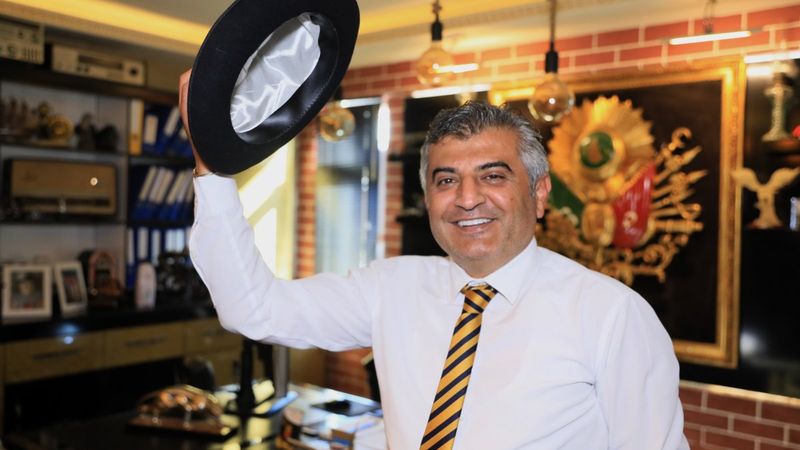 Antalyalı iş adamı, Süleyman Demirel’in şapkasını haczetti