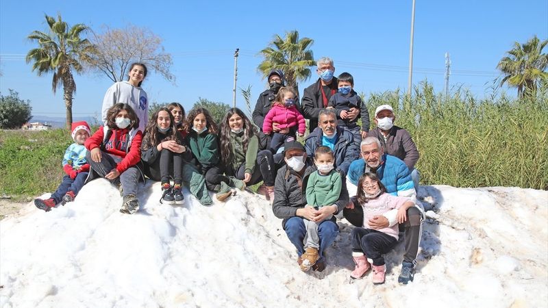 Mersinli çocuklar için Toroslar'ın zirvesinden kar getirildi