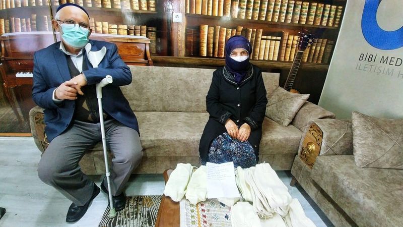 Ordu'da 87 yaşındaki Şahinde Nine ördüğü çorapları Mehmetçik'e gönderdi