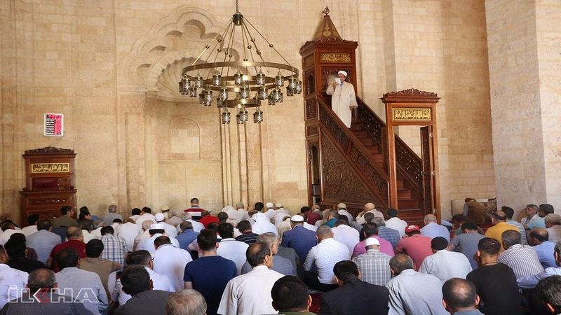 Cuma namazı kaç rekat, nasıl kılınır? Cuma namazında hangi dualar okunur?