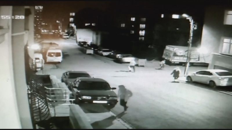 Ümraniye'de motosiklet ile hafif ticari araç çarpıştı