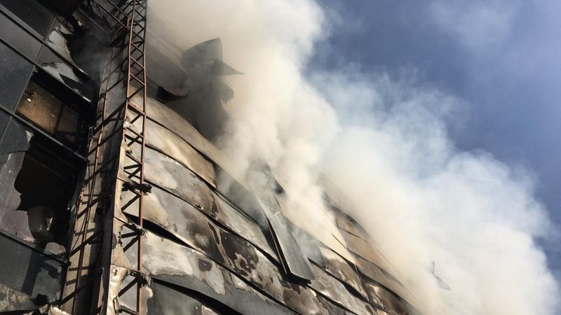 Ankara'da gıda deposu yandı, bina küle döndü