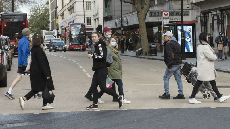 İngiltere'de koronavirüs nedeniyle 290 kişi daha yaşamını yitirdi