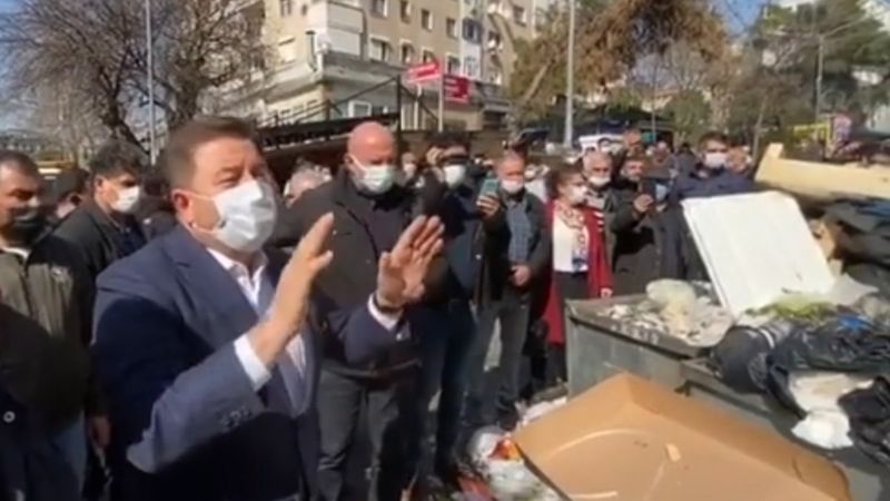Maltepe Belediye Başkanı Ali Kılıç, çöplerin yanında açıklama yaptı