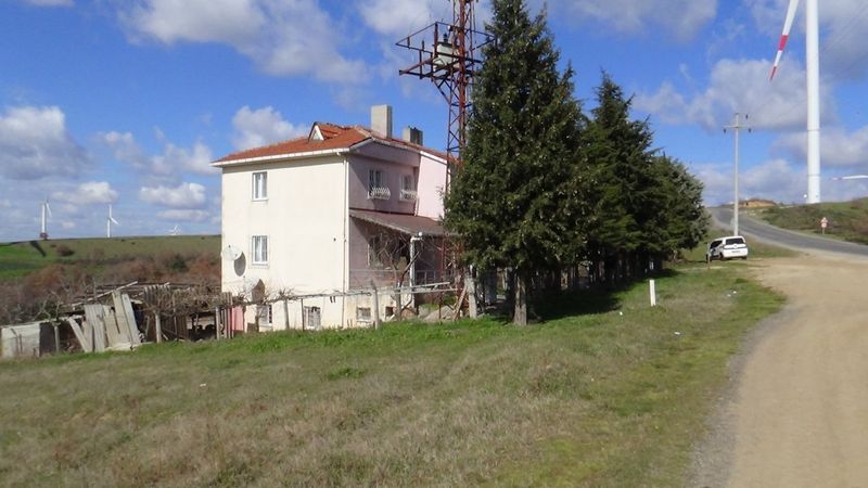 Silivri’de cinnet getiren genç, öz ve üvey annesini öldürdü