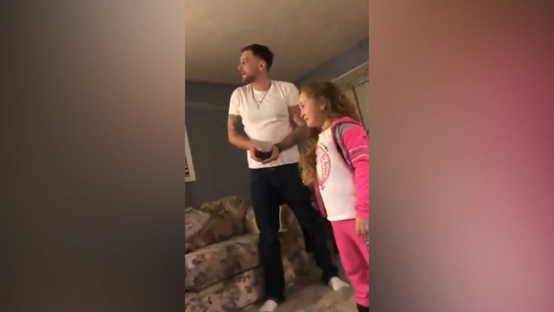 Küçük kızının dişini, drone ile çekti