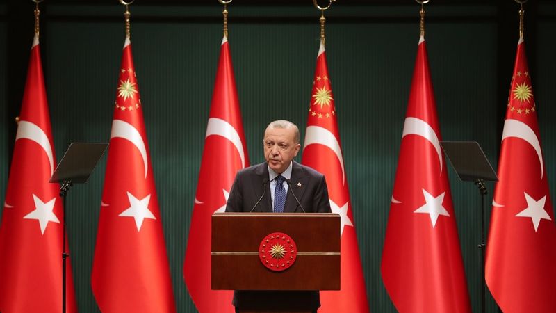Cumhurbaşkanı Erdoğan: Kafe ve restoranlar çok riskli iller dışında açılacak