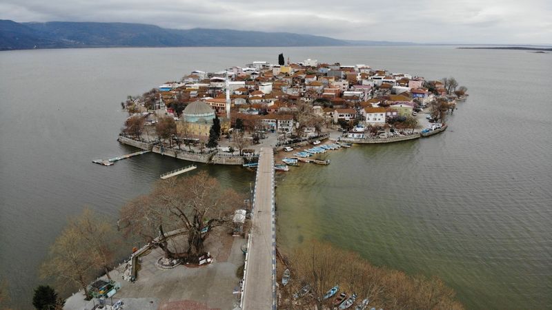 Sular yükselince Gölyazı yine ada oldu
