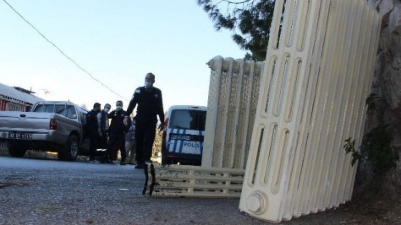 Çaldıkları kalorifer peteklerini nakliyeciyle taşıyacaklardı