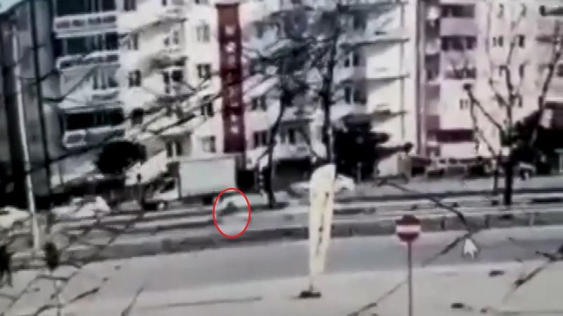 Bursa’da üst geçit kullanmayan kadın canından oldu