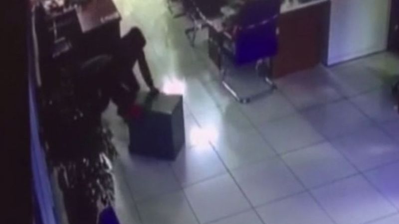 Başakşehir’de hırsızlar çelik kasayı sürükleyerek çaldı