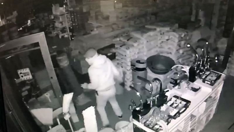 Başakşehir'de hırsızlar nalburda 400 bin liralık soygun yaptı