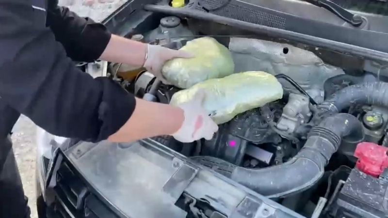 Adıyaman'da ara kaputundan 1 kilo 300 gram esrar çıktı