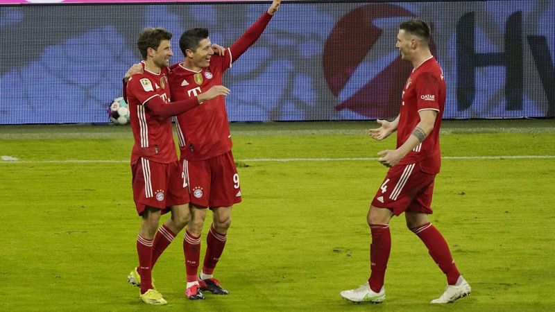 Bayern Münih geriden gelerek Borussia Dortmund'u Levandowski ile yendi