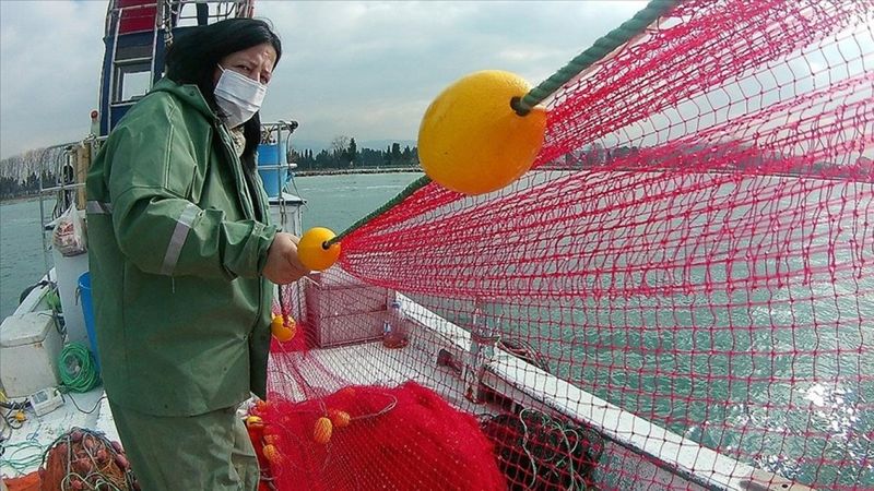 Evin de teknenin de dümeni Yalovalı Güler Kaptan'a emanet