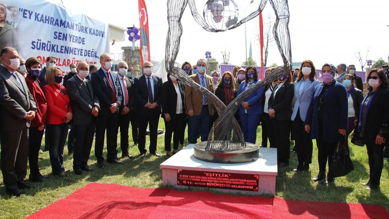 Aydın'da 'Eşitlik' heykeli törenle açıldı