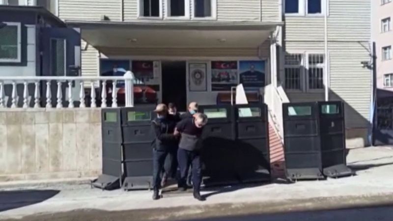 Yozgat'ta FETÖ firarisi evdeki gizli bölmede yakalandı