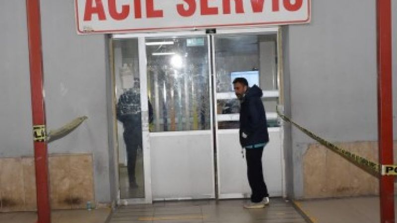 İzmir'de tartıştığı kişiyi ekmek bıçağıyla boynundan yaraladı
