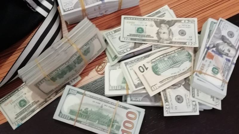 İzmir’de FETÖ operasyonu: Balya balya paralar örgüte gidecekti