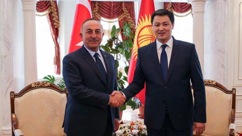 Bakan Çavuşoğlu, Kırgızistan Başbakanı Maripov ile bir araya geldi