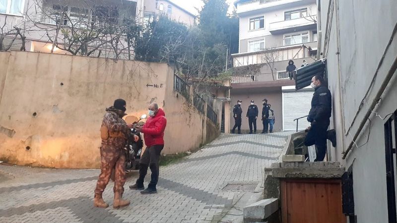 Üsküdar’da dini nikahlı eşini darbettikten sonra rehin aldı