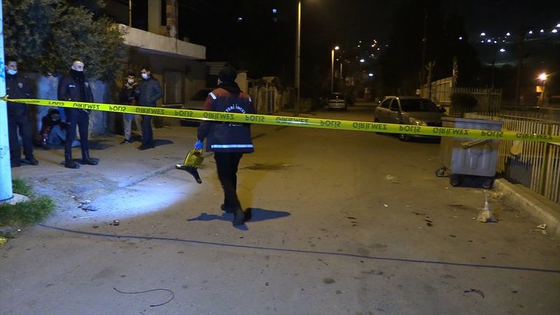 İzmir’de kavga ederken silahını ateşledi: 1 yaralı