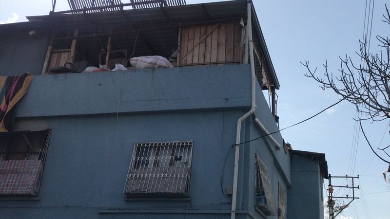 Adana’da 3’üncü kattan düşen hamile kadın öldü, bebeği hayata tutundu