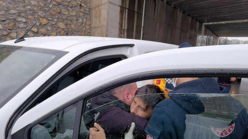 Bursa’da kötü haber alınca direksiyon başında bayıldı