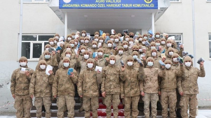 El emeği göz nuru çoraplar Mehmetçik'e ulaştı