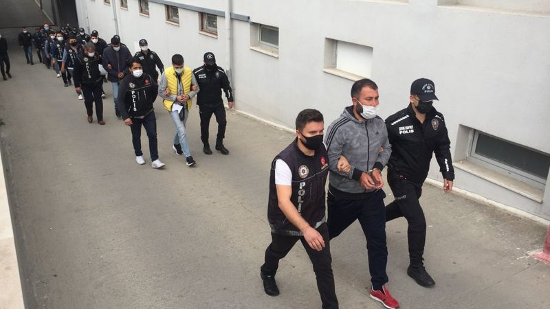 Adana’da uyuşturucu operasyonu: 12 kişi tutuklandı