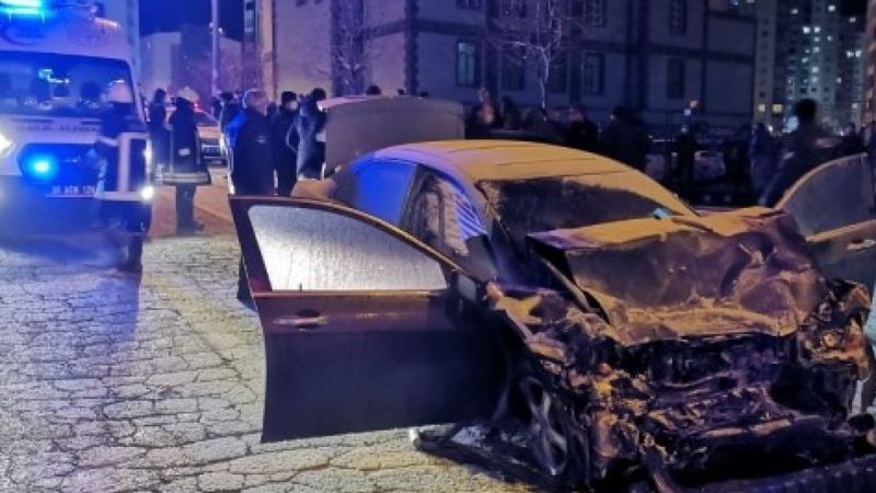 Kayseri'de iki otomobil ve bir minibüs çarpıştı: 1 ölü