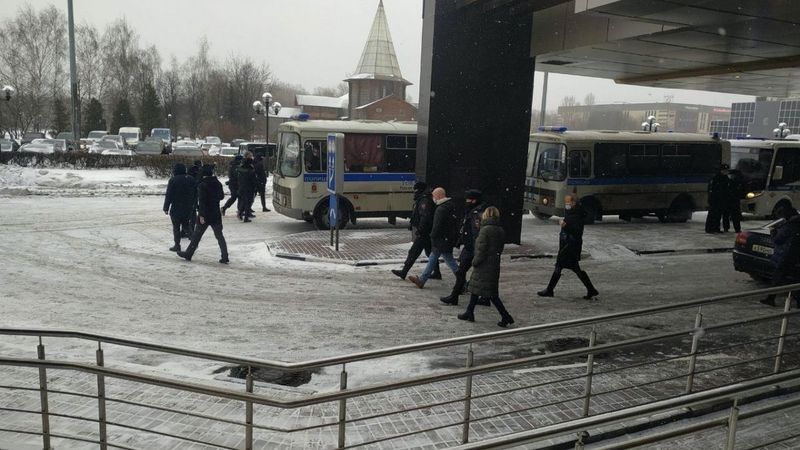 Rusya'da bağımsız milletvekili adaylarına polis baskını: 170 gözaltı