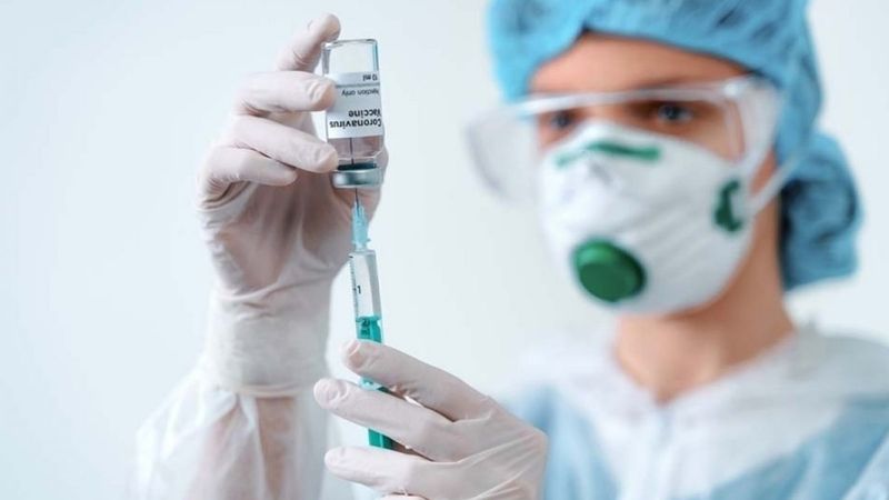 Turizm sektörü çalışanları aşılanmaya başlıyor