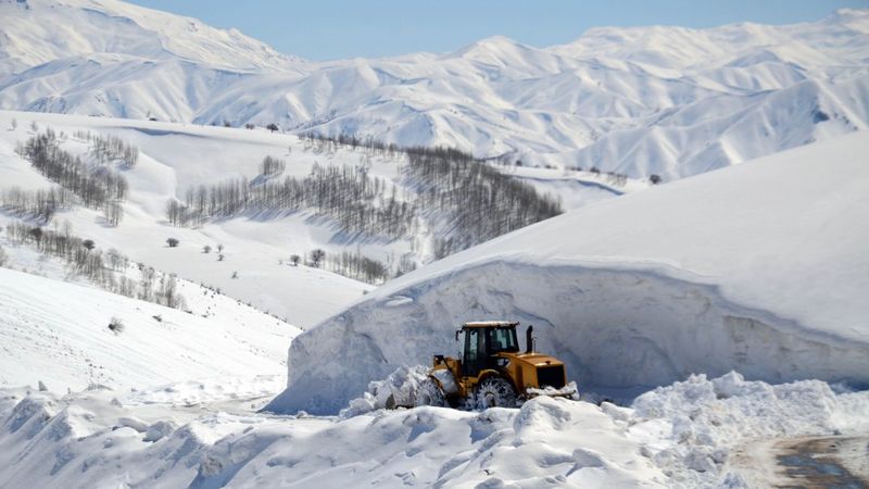 Muş’ta 5 metre karla mücadele sürüyor