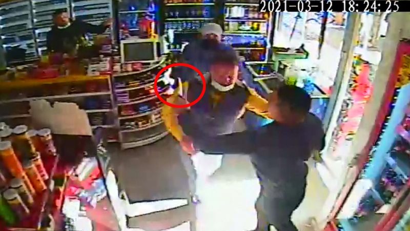 Isparta'da muhtarla zabıta amirinin kavgası kameraya böyle yansıdı