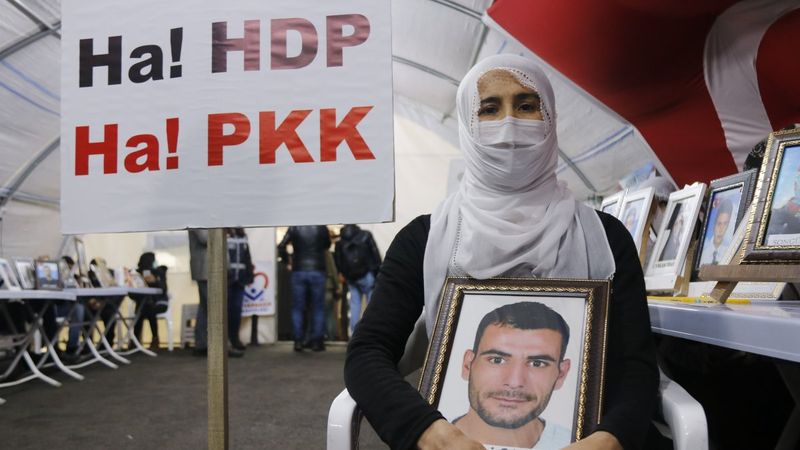 Engelli genç kandırılıp dağa kaçırıldı, aile evlat nöbetine katıldı