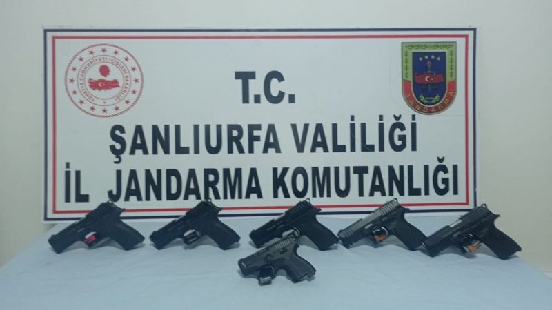 Şanlıurfa'da kaçakçılık operasyonu: 6 tabanca ele geçirildi