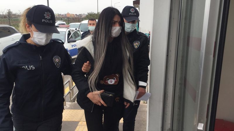 Adana’da yayaya çarpıp kaçan kadın sürücüyü kırık ayna ele verdi