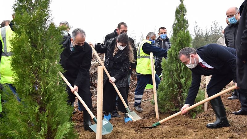 Bursa'da Çanakkale şehitleri anısına 4 bin 92 fidan dikildi