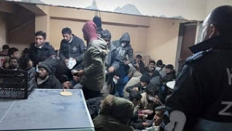 Şanlıurfa’da 82 kaçak göçmen otobüste yakalandı