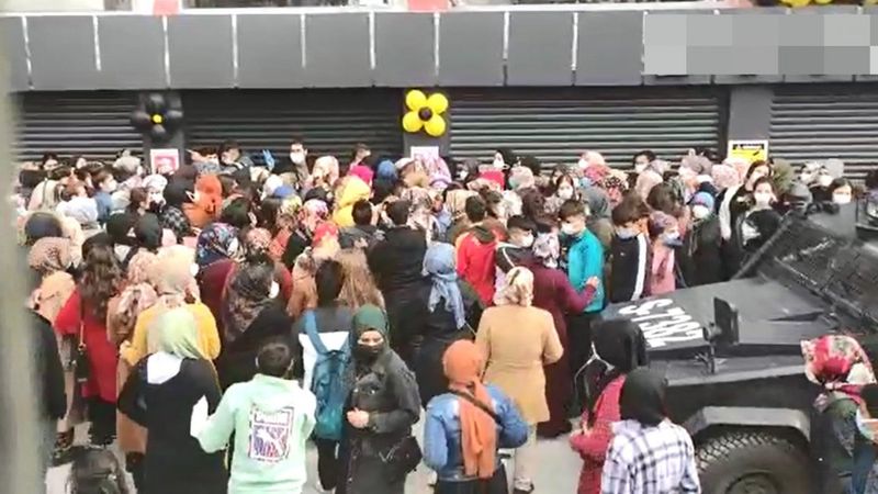 Diyarbakır'da 'indirim' izdihamı