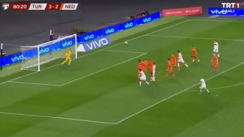 Burak Yılmaz'dan enfes frikik golü